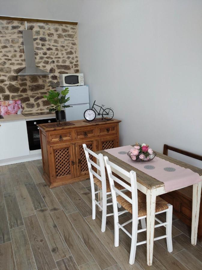 Les Petits Gites Ernee Exterior photo