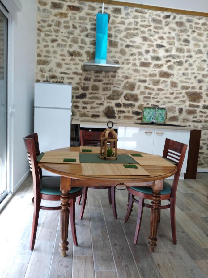 Les Petits Gites Ernee Exterior photo